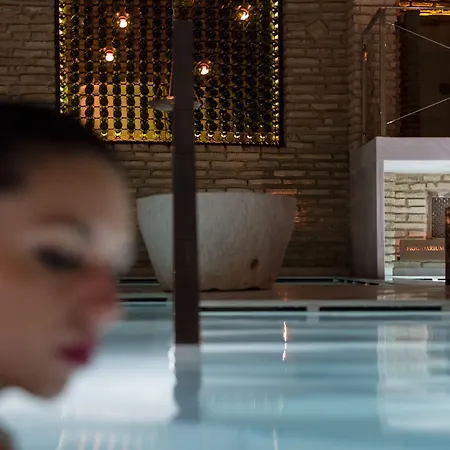 מלון Aire & Ancient Baths 4*